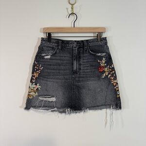 Abercrombie & Fitch Black Embroidered Distressed Mini Skirt size 28, sz4